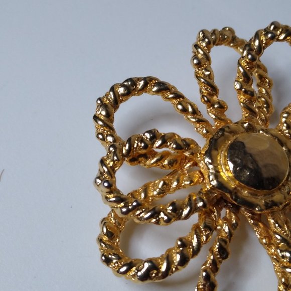 Vintage Large Metal Flower Brooch - Picture 4 of 15